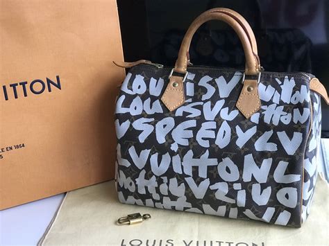 LOUIS VUITTON Monogram Graffiti Speedy 30 .